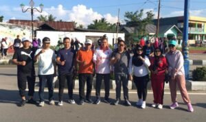 Wakil Bupati Bone Bolango, Risman Tolingguhu, Sekda Iwan Mustapa, Wakil Ketua T.P PKK, Gamaria Djura dan Ketua DWP Bone Bolango, dr. Nurliana Ibrahim menghadiri sekaligus mengikuti kegiatan Car Free Day (CFD) di Kawasan Center Point Bone Bolango, Minggu (5/10/2025). (F.Indra-Diskominfo)