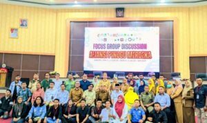 Sekda Bone Bolango, Iwan Mustapa saat menghadiri Focus Group Discussion (FGD) Aliansi Pinogu Merdeka, di Auditorium DPRD Bone Bolango, (Diskominfo)