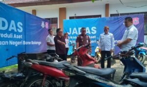 Penyerahan 18 unit kendaraan dari Kejaksaan Negeri Bone Bolango kepada Pemerintah Daerah yang berlangsung di Kantor Kejaksaan Negeri Bone Bolango, Rabu (8/10/2025). (F.Azizah-Magang Diskominfo)