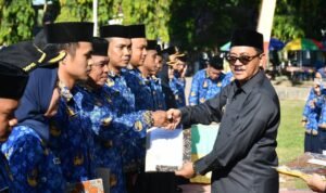 WhatsApp Image 2025-10-17 at 12.10.10 Bupati Boalemo Rum Pagau serahkan SK pengangkatan PPPK Paruh Waktu di lingkungan Pemkab Boalemo