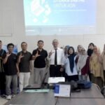 Diskominfo Kabupaten Bone Bolango, Wahyu Ali J. Hadju, saat mensosialisasikan akan pentingnya literasi digital bagi ASN dalam mendukung tata kelola pemerintahan modern, di hadapan jajaran ASN dan non ASN, Tenaga Eksper, serta mahasiswa magang dari Universitas Negeri Gorontalo (UNG) dan Universitas Muhammadiyah Gorontalo (UMGo), di Kantor Dinas Kominfo, Jumat (17/10/2025).