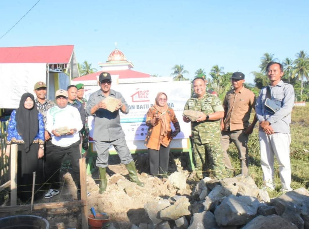 Bupati Boalemo Rum Pagau dan Dandim 1316 Boalemo Letakkan Batu Pertama Pembangunan Kopdes Merah Putih