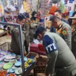 Satuan Polisi Pamong Praja (Satpol PP) Boalemo dan Satpol PP Provinsi Gorontalo lakukan razia miras