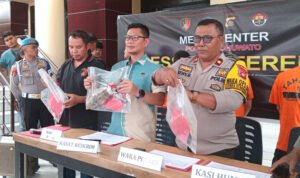 Polres Pohuwato Tunjukkan Barang Bukti yang Diamankan Dari Pengungkapan PETI Hutino dalam Konferensi Pers, Jum'at, 21 November 2025, di Mapolres Pohuwato