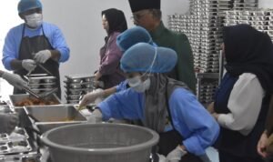 Bupati Bone Bolango Ismet Mile Pantau Aktivitas di SPPG, Kecamatan Tilongkabila