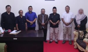 Foto Bersama Komisioner KPU Pohuwato dan Pengurus PAN Pohuwato (foto Humas KPU Pohuwato)
