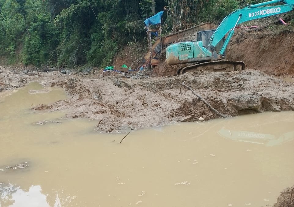 Gunakan alat berat excavator, Kegiatan PETI Km 16 Popayato Rusak Sumber Air Bersih Popayato