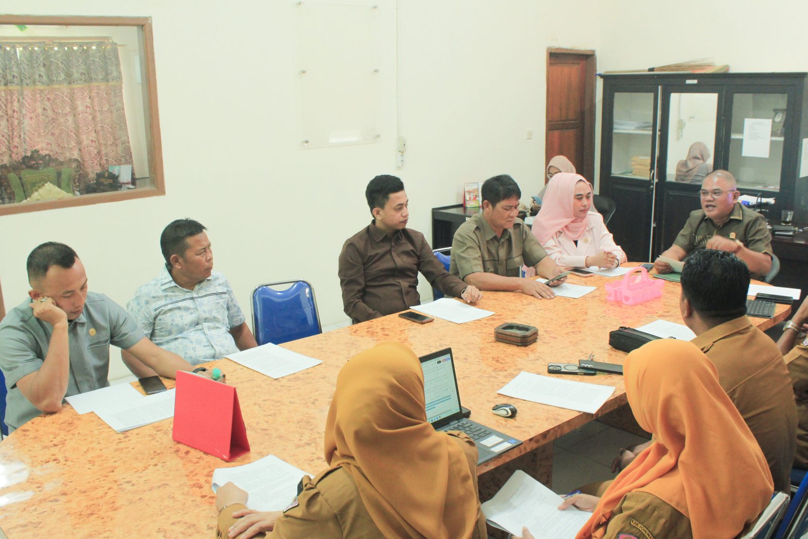 Rapat Pansus III Terkait Ranperda Tanggung Jawab Sosial dan Lingkungan Perusahaan, Senin, 17 November 2025 ( foto Harianpost.id)