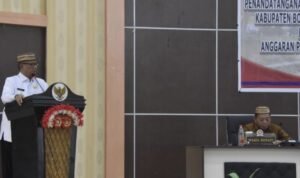 Bupati Bone Bolango Ismet Mile saat menghadiri rapat paripurna DPRD Bone Bolango