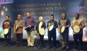 Bank Indonesia (BI) Perwakilan Provinsi Gorontalo bersama Komite Daerah Ekonomi dan Keuangan Syariah (KDEKS) Provinsi Gorontalo meresmikan Zona Kuliner Halal, Aman, dan Sehat (KHAS) serta Kawasan Kuliner Non Tunai di Danau Perintis, Suwawa, Bone Bolango