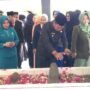 Wabup Risman Tolingguhu usai mengikuti upacara dan prosesi tabur bunga di Makam Pahlawan Nasional Nani Wartabone dalam rangka Peringatan Hari Pahlawan ke-80 Tahun 2025.