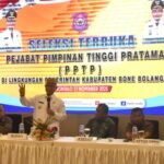 Bupati Bone Bolango, Ismet Mile didampingi Ketua DPRD Faisal Yunus, Sekretaris Daerah Iwan Mustapa, dan Tim Panitia Seleksi (Pansel), serta Asessor saat menghadiri dan membuka seleksi terbuka Pejabat Pimpinan Tinggi Pratama (PPTP) di lingkungan Pemerintah Kabupaten Bone Bolango. (F.AKP-Diskominfo)