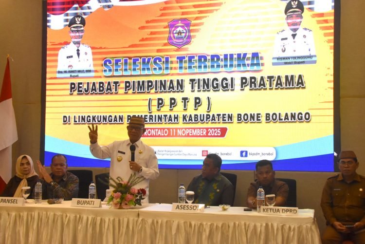 Bupati Bone Bolango, Ismet Mile didampingi Ketua DPRD Faisal Yunus, Sekretaris Daerah Iwan Mustapa, dan Tim Panitia Seleksi (Pansel), serta Asessor saat menghadiri dan membuka seleksi terbuka Pejabat Pimpinan Tinggi Pratama (PPTP) di lingkungan Pemerintah Kabupaten Bone Bolango. (F.AKP-Diskominfo)