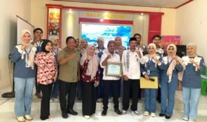 Pemdes dan Mahasiswa KKN UNG Launching Website Desa Lahumbo