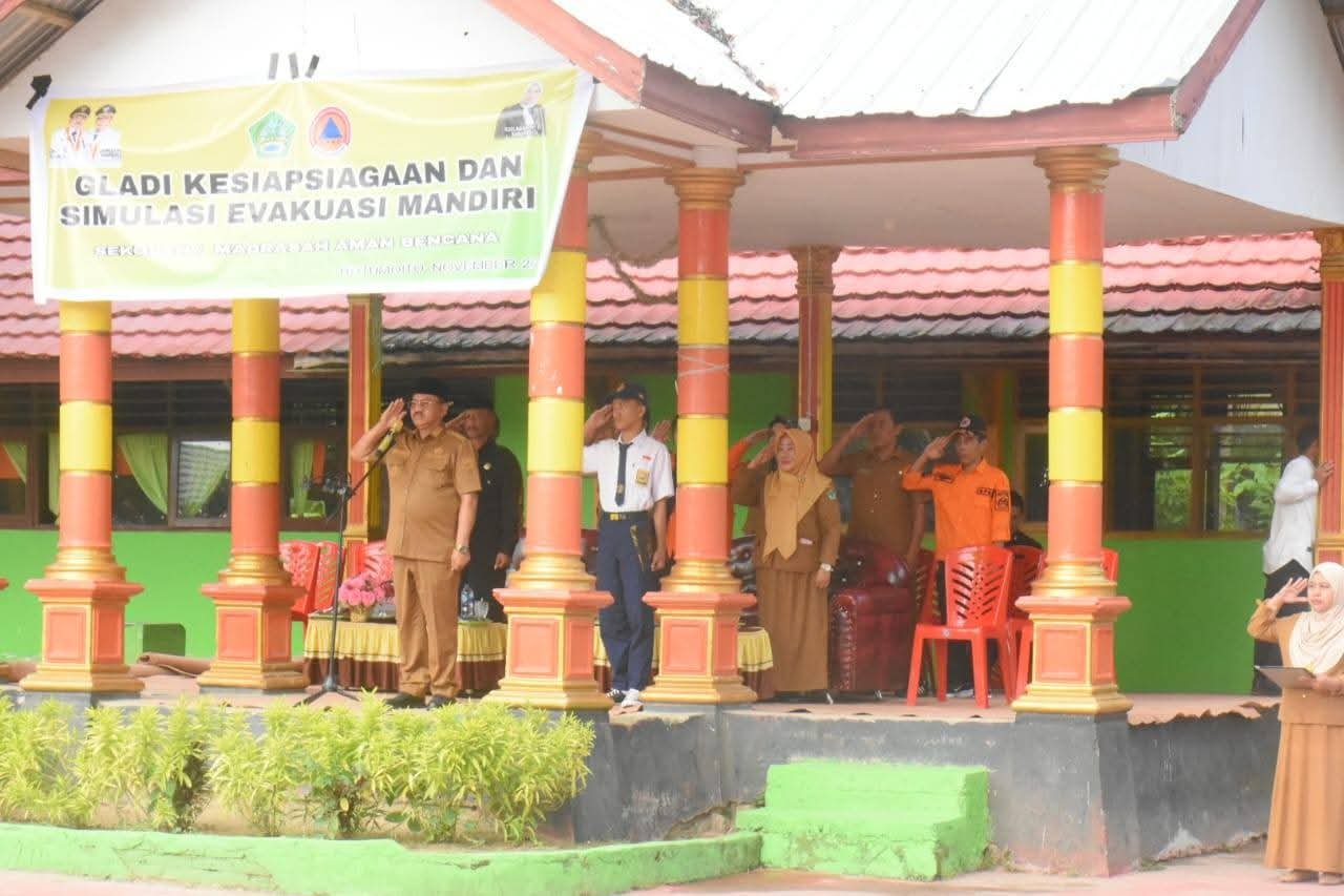 Bupati Boalemo Rum Pagau Saat Pimpin Upacara Kesiapsiagaan Bencana Tahun 2025