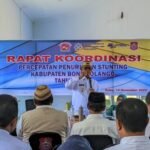 Bupati Ismet Mile didampingi Ketua T.P PKK Bone Bolango, Ruwaida Ismet Mile saat membuka Rapat Koordinasi Percepatan Penurunan Stunting Kabupaten Bone Bolango Tahun 2025 yang digelar di Gallery dan Coffee Shop Bone Bolango, Rabu, 10 Desember 2025.