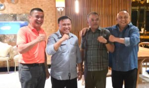 (Kanan - Kiri) Foto Bersama Anggota DPR RI Golkar Rusli Habibie, Nasir Giasi, Beni Nento dan Anggota DPD RI Syarif Mbuinga (Kanan - Kiri) Foto Bersama Anggota DPR RI Golkar Rusli Habibie, Nasir Giasi, Beni Nento dan Anggota DPD RI Syarif Mbuinga