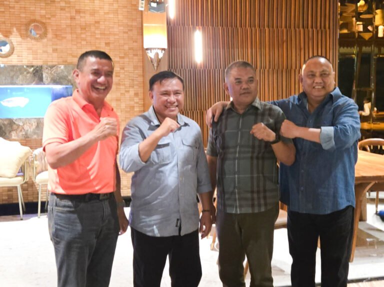 (Kanan - Kiri) Foto Bersama Anggota DPR RI Golkar Rusli Habibie, Nasir Giasi, Beni Nento dan Anggota DPD RI Syarif Mbuinga