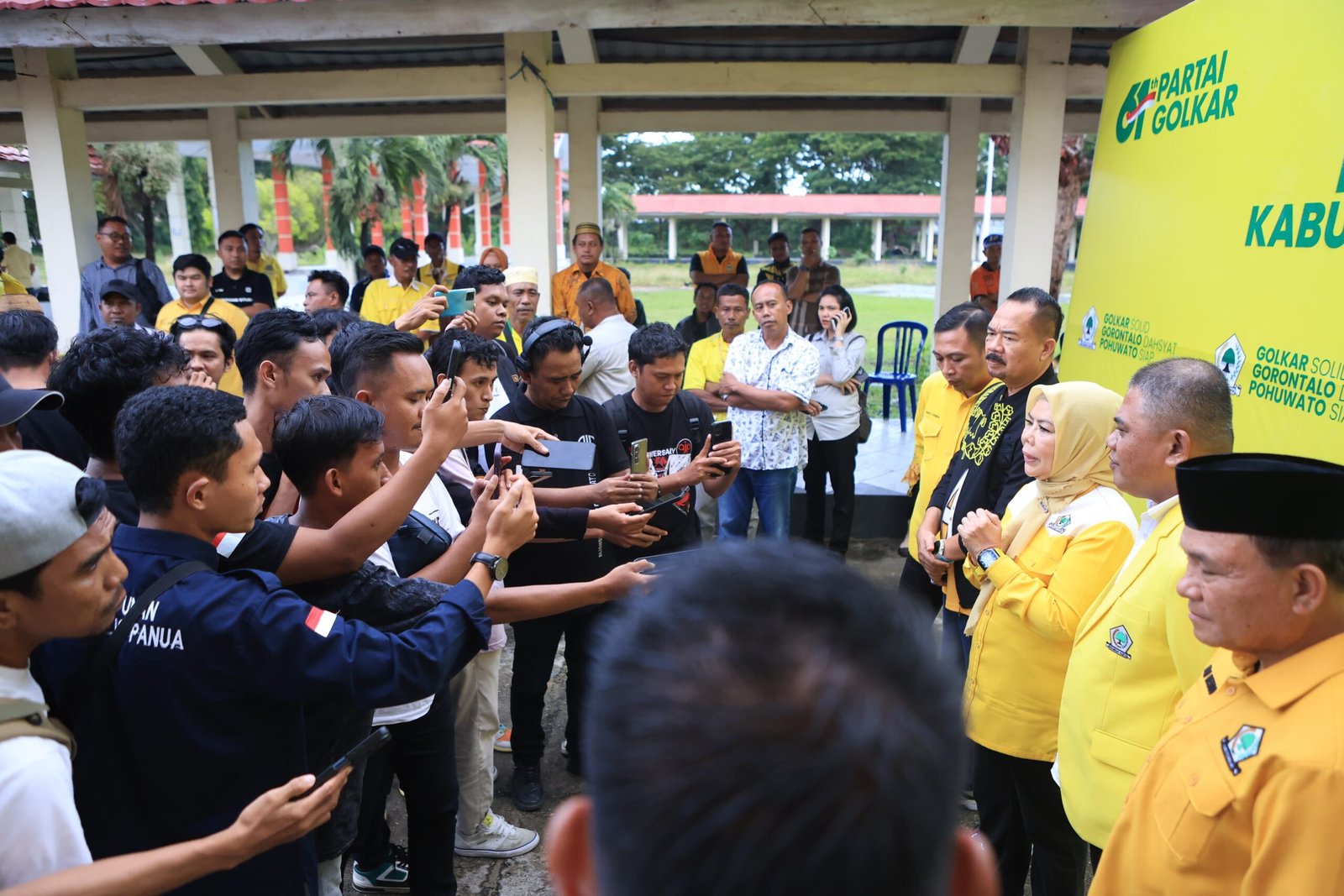 Ketua DPD I Golkar Gorontalo Idah Syahidah Berikan Keterangan Pers terkait Pelaksanaan Musda Golkar Pohuwato ( Foto Dadang)