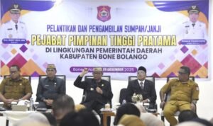 Bupati Bone Bolango Ismet Mile melantik Pejabat Pimpinan Tinggi Pratama di lingkungan Pemkab Bone Bolango, Senin,22 Desember 2025, di Kantor Bupati Bone Bolango. Bupati Bone Bolango Ismet Mile melantik Pejabat Pimpinan Tinggi Pratama di lingkungan Pemkab Bone Bolango, Senin,22 Desember 2025, di Kantor Bupati Bone Bolango.