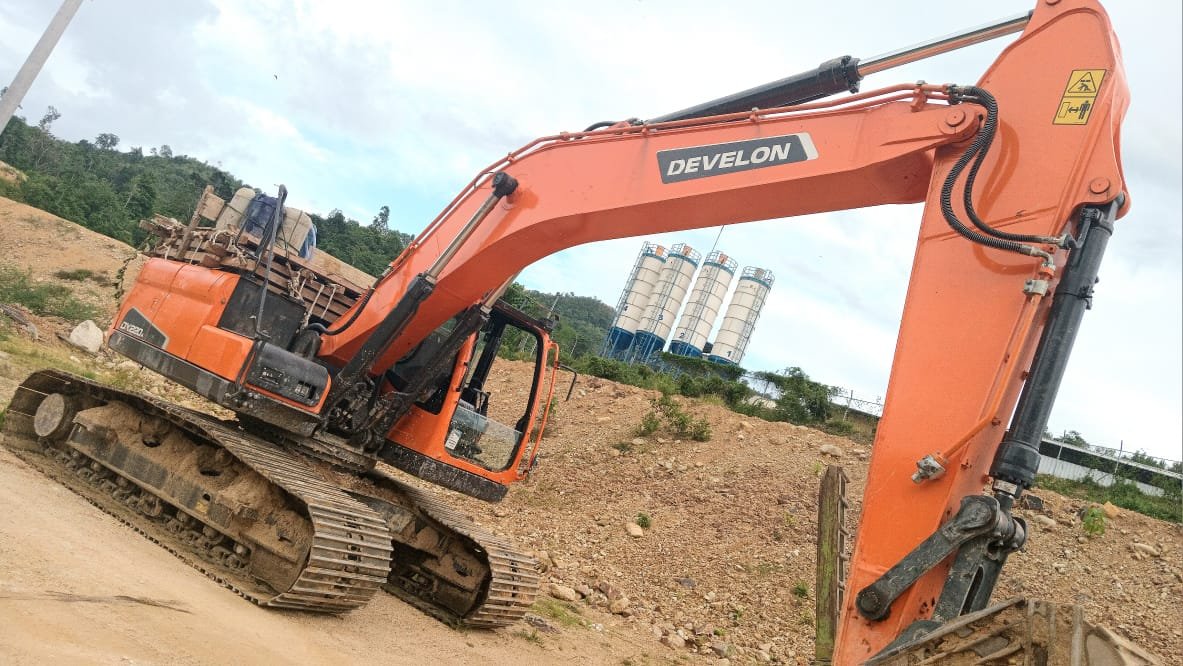 Tim Gabungan Amankan Alat Berat yang Diduga Digunakan Untuk Kegiatan PETI.