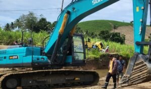 Alat Berat yang Diduga Digunakan untuk Kegiatan PETI Tamaila Utara (Foto : Ayis) Alat Berat yang Diduga Digunakan untuk Kegiatan PETI Tamaila Utara (Foto : Ayis)