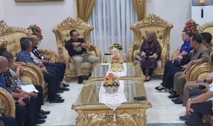 Komisi III DPRD Provinsi Gorontalo Temui Gubernur Gorontalo (Foto Humas Deprov) Komisi III DPRD Provinsi Gorontalo Temui Gubernur Gorontalo (Foto Humas Deprov)