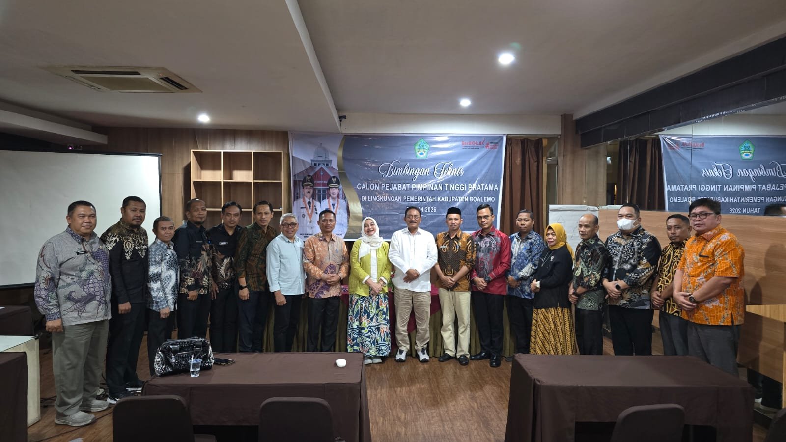 Bupati Boalemo Rum Pagau, bersama calon pejabat di lingkungan Pemkab Boalemo