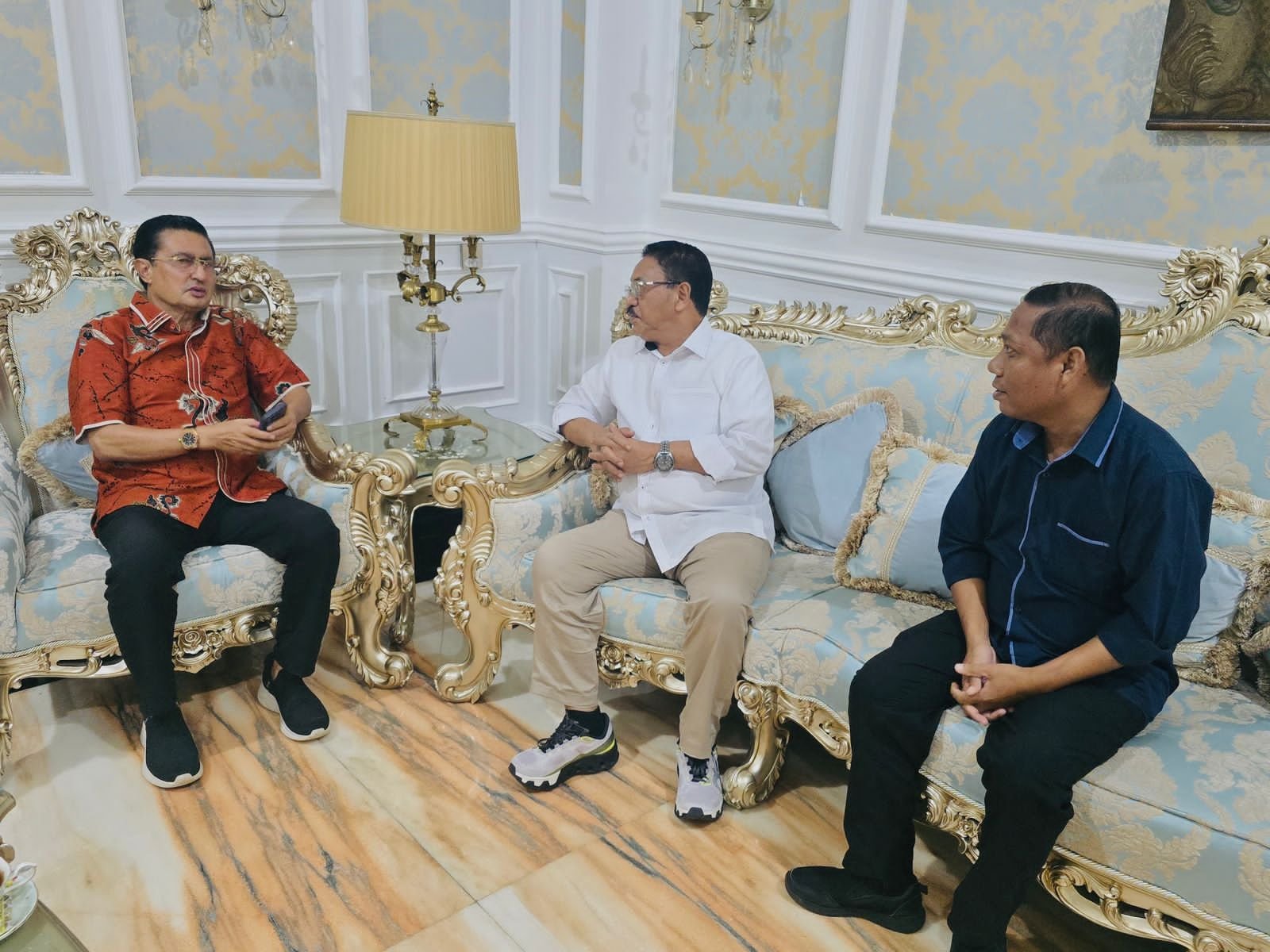 Bupati Boalemo Rum, didampingi Plt Kadis Pendidikan Boalemo, menemui Anggota DPD RI Fadel Muhammad