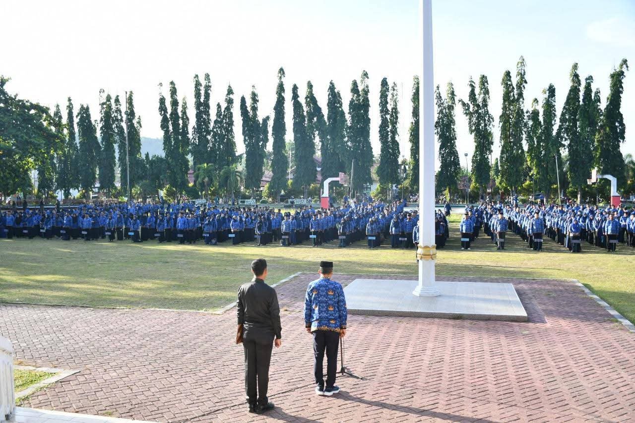 Wakil Bupati Boalemo, Lahmuddin Hambali pimpinan apel korpri di lingkungan Pemkab Boalemo