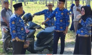 Peninjauan lokasi pembangunan Batalyon TNI oleh Wakil Bupati Boalemo, Lahmuddin Hambali