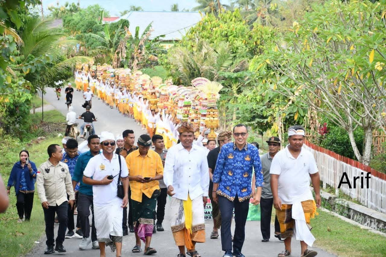 Wakil Bupati Boalemo, Lahmuddin Hambali saat mengikuti parade HUT Ke-39 Pura Dalem