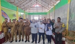 Foto Bersama Anggota DPRD Provinsi Gorontalo Sun Biki dan masyarakat Dalam Reses di Desa Helumo, Kecamatan Mootilango