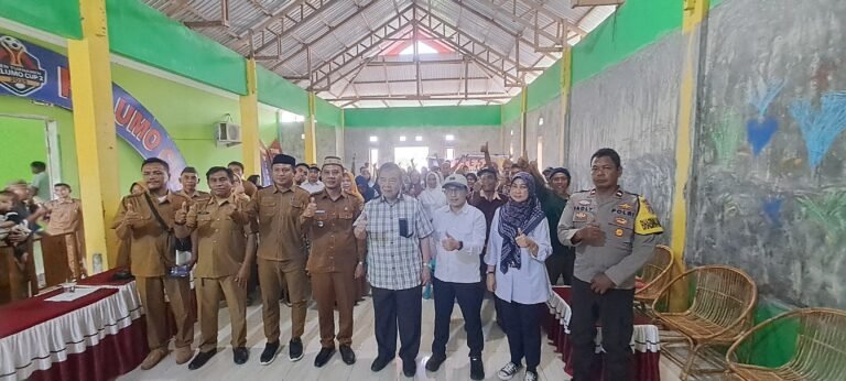Foto Bersama Anggota DPRD Provinsi Gorontalo Sun Biki dan masyarakat Dalam Reses di Desa Helumo, Kecamatan Mootilango
