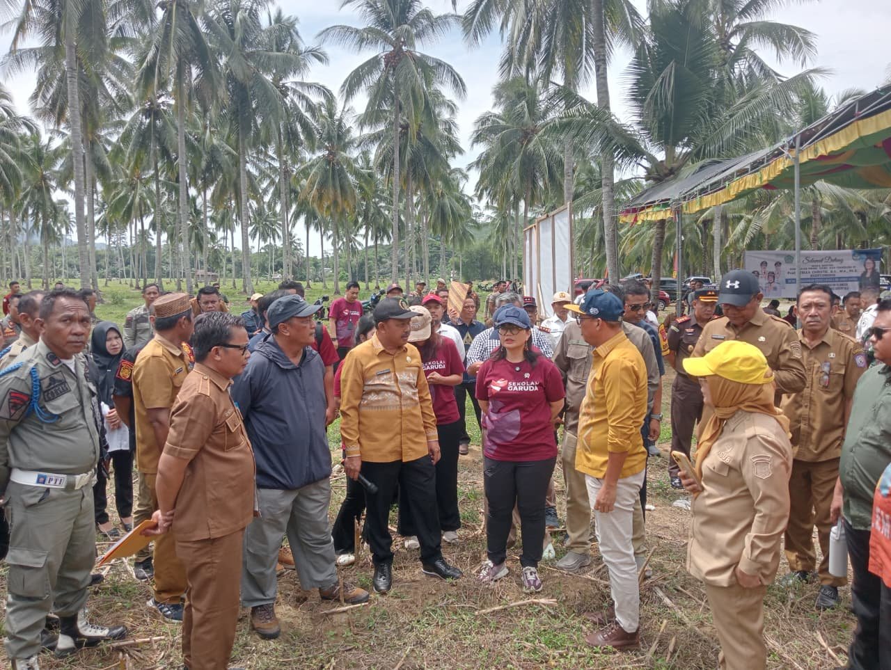 Wakil Menteri Pendidikan Tinggi, Sains, dan Teknologi (Wamendiktisaintek), Stella Christie, meninjau lahan pembangunan Sekolah Garuda di Kabupaten Boalemo
