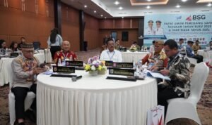 Bupati Boalemo Rum Pagau (Kameja Putih) hadiri RUPS BSG.