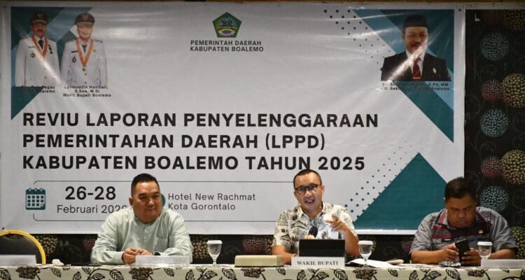 Wakil Bupati Boalemo Lahmuddin Hambali menutup reviu LPPD Kabupaten Boalemo 2025