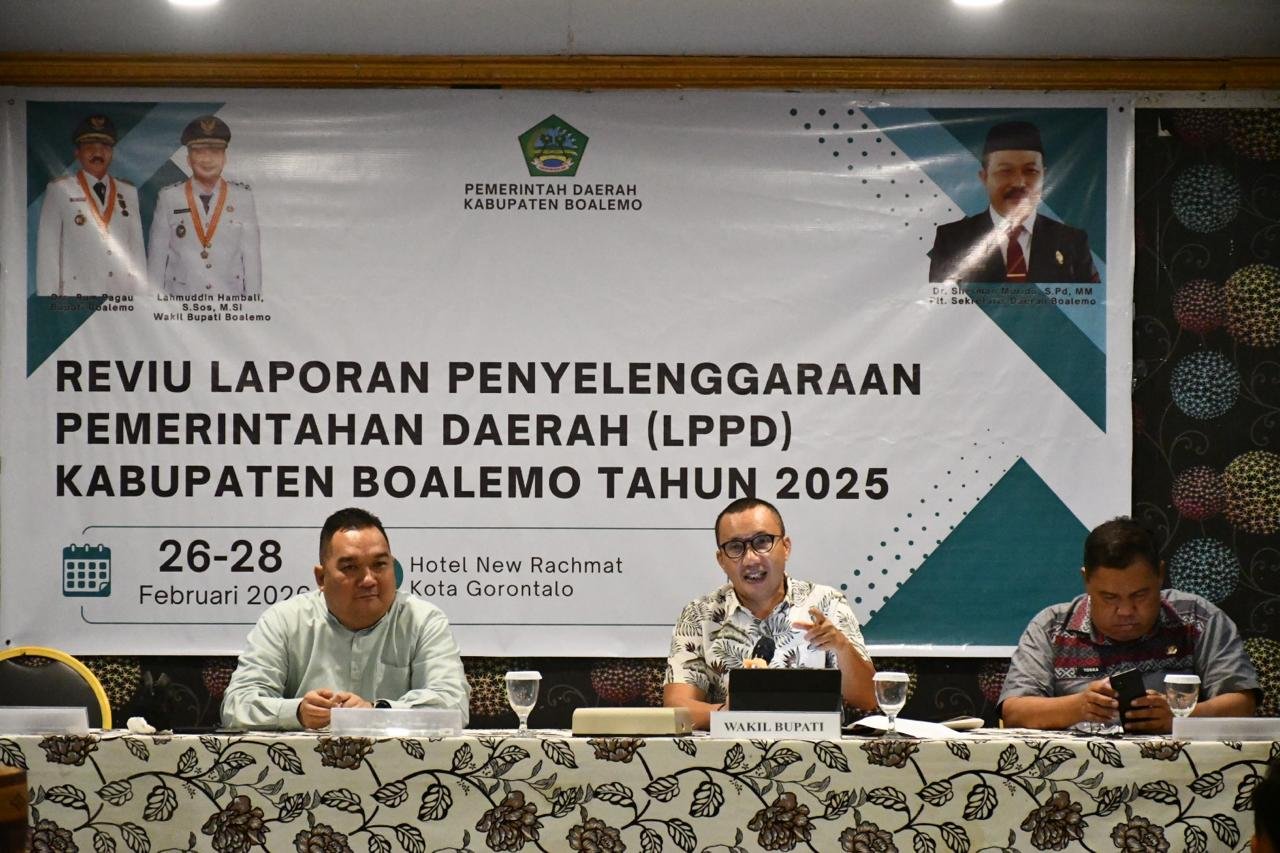 Wakil Bupati Boalemo Lahmuddin Hambali menutup reviu LPPD Kabupaten Boalemo 2025