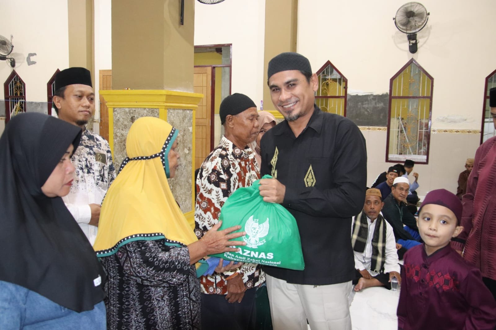Ketya Baznas Pohuwato Distribusikan Paket Sembako Ramadan ( Foto: Humas Baznas)