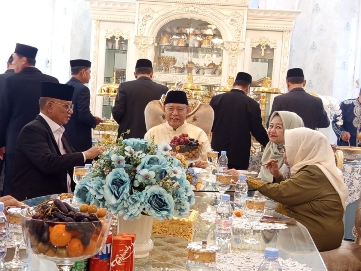Momen Kehangan Bupati Ismet Mile dan Gubernur Gorontalo Gusnar Ismail saat Safari Idulfitri 1447 Hijriah
