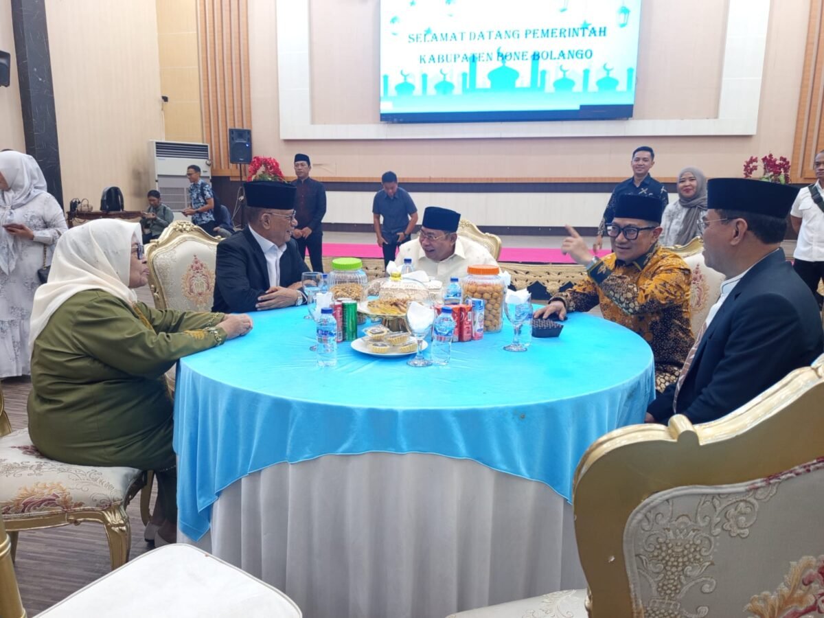 Bupati Bone Bolango Ismet Mile Melakukan Safari ke Wali Kota Gorontalo Adhan Dambea