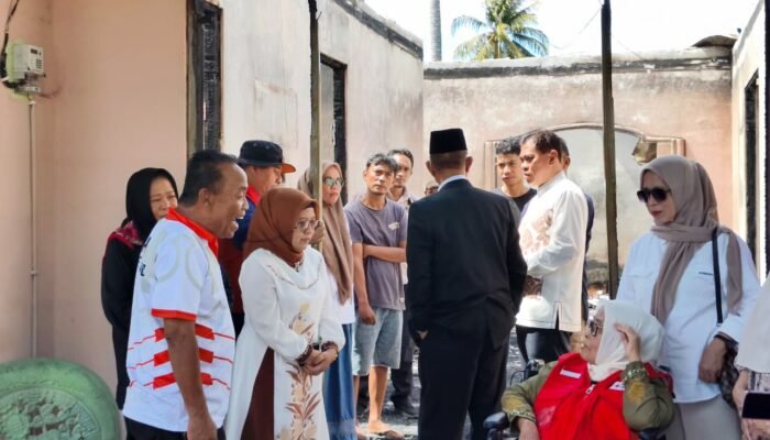 Bupati Ismet Mile Gerak Cepat Sambangi Korban Kebakaran di Bendungan