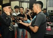 Bupati Pohuwato Saipul Mbuinga Diwawancarai Wartawan Usai Rapat Paripurna Penyampaian Nota Pengantar LKPJ Tahun 2025 ( Foto: Iwan Karim)