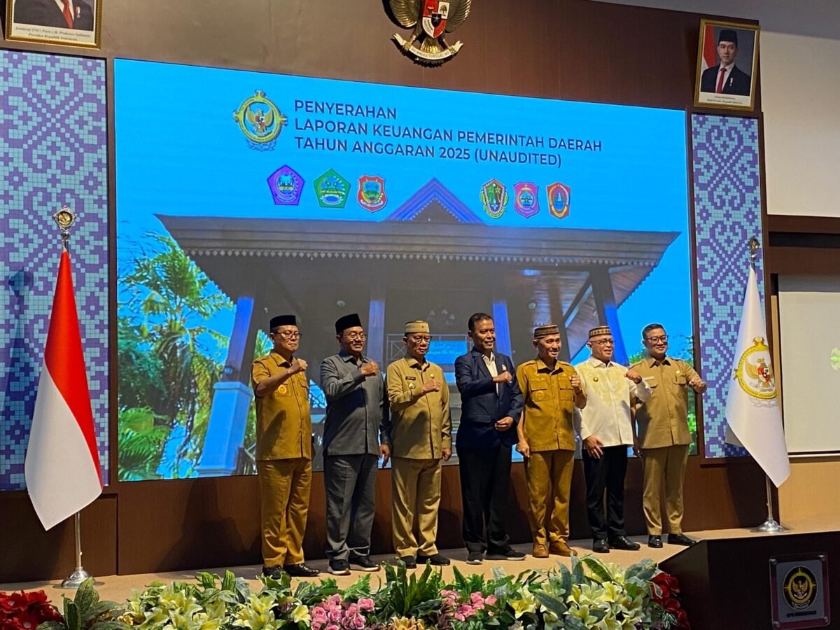 Bupati Bone Bolango, Ismet Mile, serahkan Laporan Keuangan Pemerintah Daerah (LKPD) Unaudited Tahun Anggaran 2025 kepada Badan Pemeriksa Keuangan (BPK) RI Perwakilan Provinsi Gorontalo, Selasa, 31 Maret 2026.