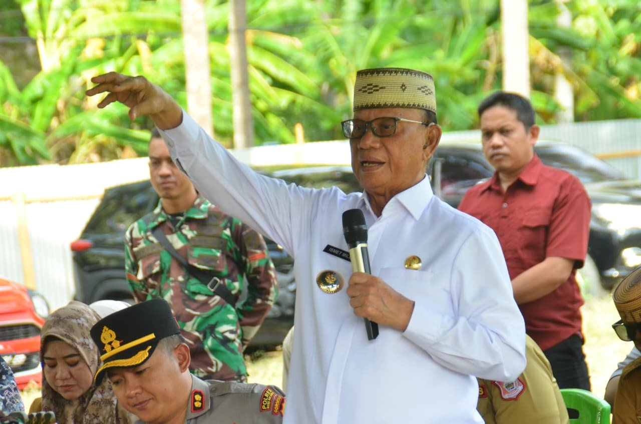 Bupati Bone Bolango, Ismet Mile di peletakan batu pertama pembangunan kampung nelayan merah putih di Bone Pantai