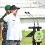 Bupati Boalemo Rum Pagau bertindak sebagai pemimpin apel penerimaan pasukan TNI AD Batalyon Boalemo (Foto Istimewa)
