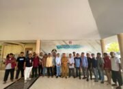 Foto Bersama Manajemen BJA Group, Bupati Pohuwato Saipul Mbuinga, dan masyarakat usai mediasi Terkait Realisasi Plasma dan Percepatan Penerbitan Sertifikat Masyarakat