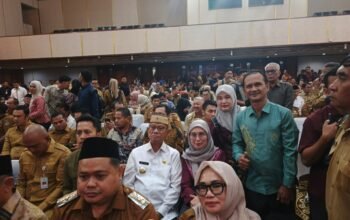 Bupati Ismet Mile (Kenakan Kemeja putih - upia karanji) saat menghadiri Rakornas Kementan RI