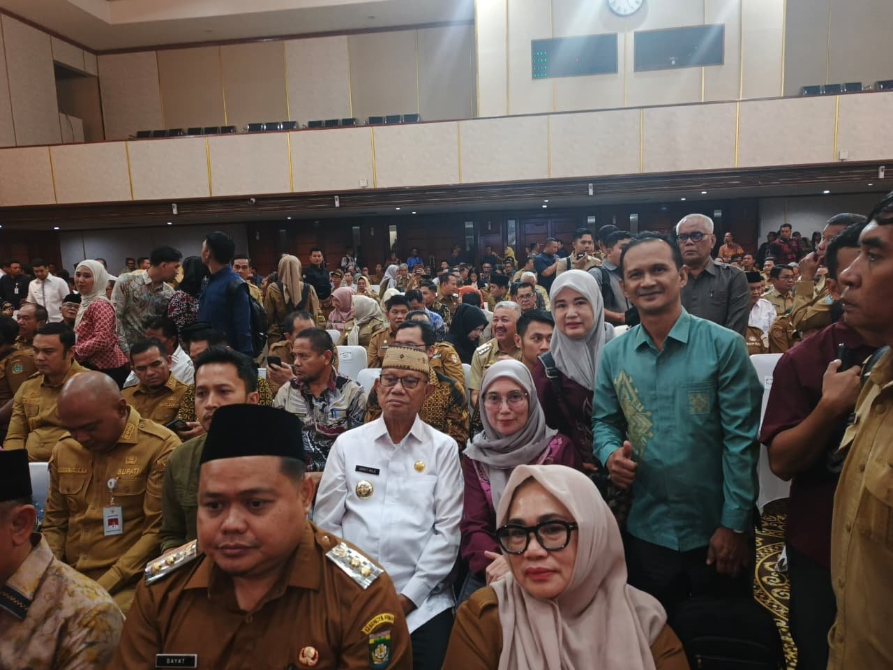 Bupati Ismet Mile (Kenakan Kemeja putih - upia karanji) saat menghadiri Rakornas Kementan RI