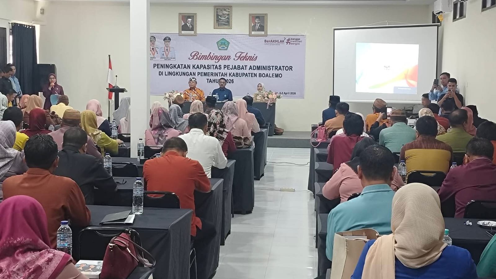 Pejabat Eselon III Pemkab Boalemo Ikuti Bimtek Peningkatan kapasitas di Cabana Resort Pantai Bolihutuo, Kamis 2 April 2026